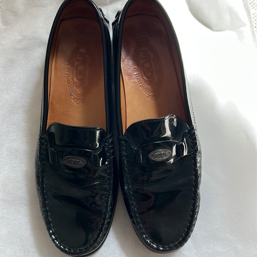 Tod’s black patent driving shoes size 71/2